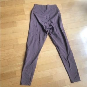 Balance athletica OG Pant leggings. (Runs small)